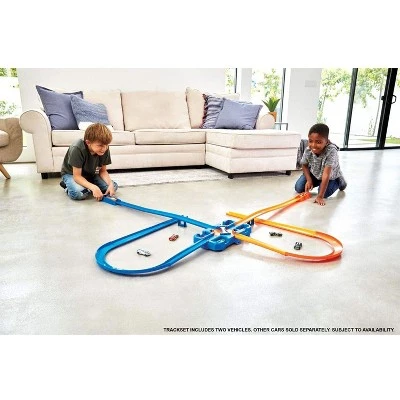 Hot Wheels Toy Car Track Builder Deluxe Stunt Box Play Set with 36 Pieces, Connectors, Curves, 15 Feet of Track, and 2 Cars, Multicolor 4 Hot Wheels Toy Car Track Builder Deluxe Stunt Box Play Set with 36 Pieces, Connectors, Curves, 15 Feet of Track, and 2 Cars, Multicolor - Image 4