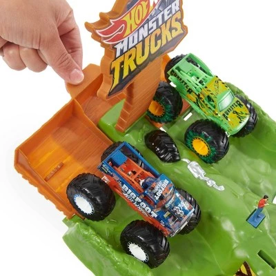 Hot Wheels Monster Trucks Wreckin' Raceway Trackset 2 Hot Wheels Monster Trucks Wreckin' Raceway Trackset - Image 2
