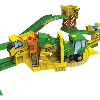 John Deere Big Loader Motorized Toy Train Set 4 John Deere Big Loader Motorized Toy Train Set - Image 4
