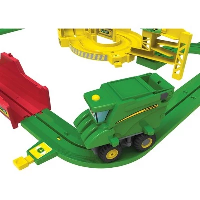 John Deere Big Loader Motorized Toy Train Set 9 John Deere Big Loader Motorized Toy Train Set - Image 9