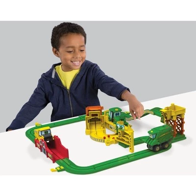 John Deere Big Loader Motorized Toy Train Set 10 John Deere Big Loader Motorized Toy Train Set - Image 10